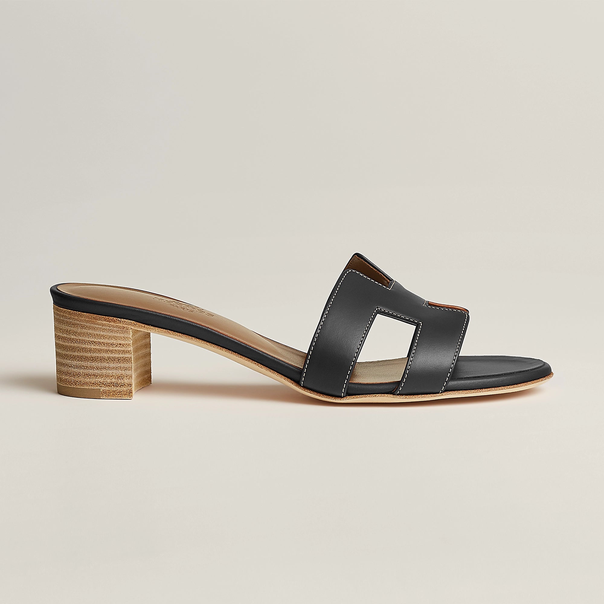 Sandales Oasis cuir premium talon iconique vue lifestyle OnlyHeels